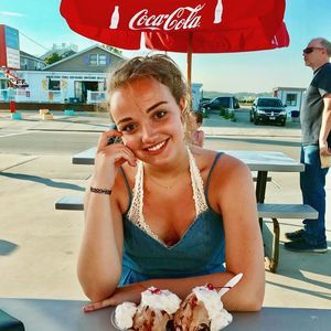 Meet your Posher, Lia